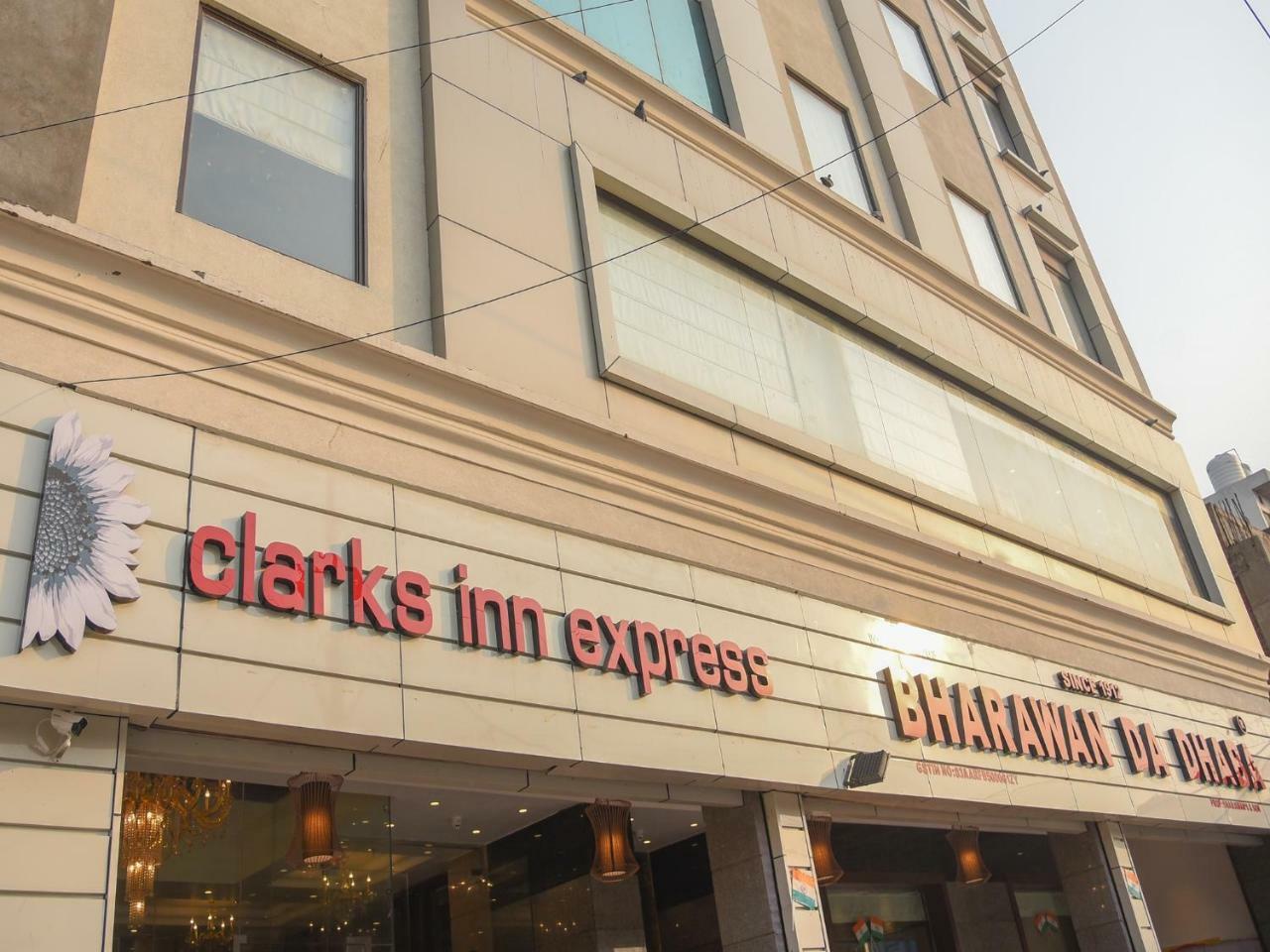 Bharawan Clarks Inn Express Amritsar Buitenkant foto