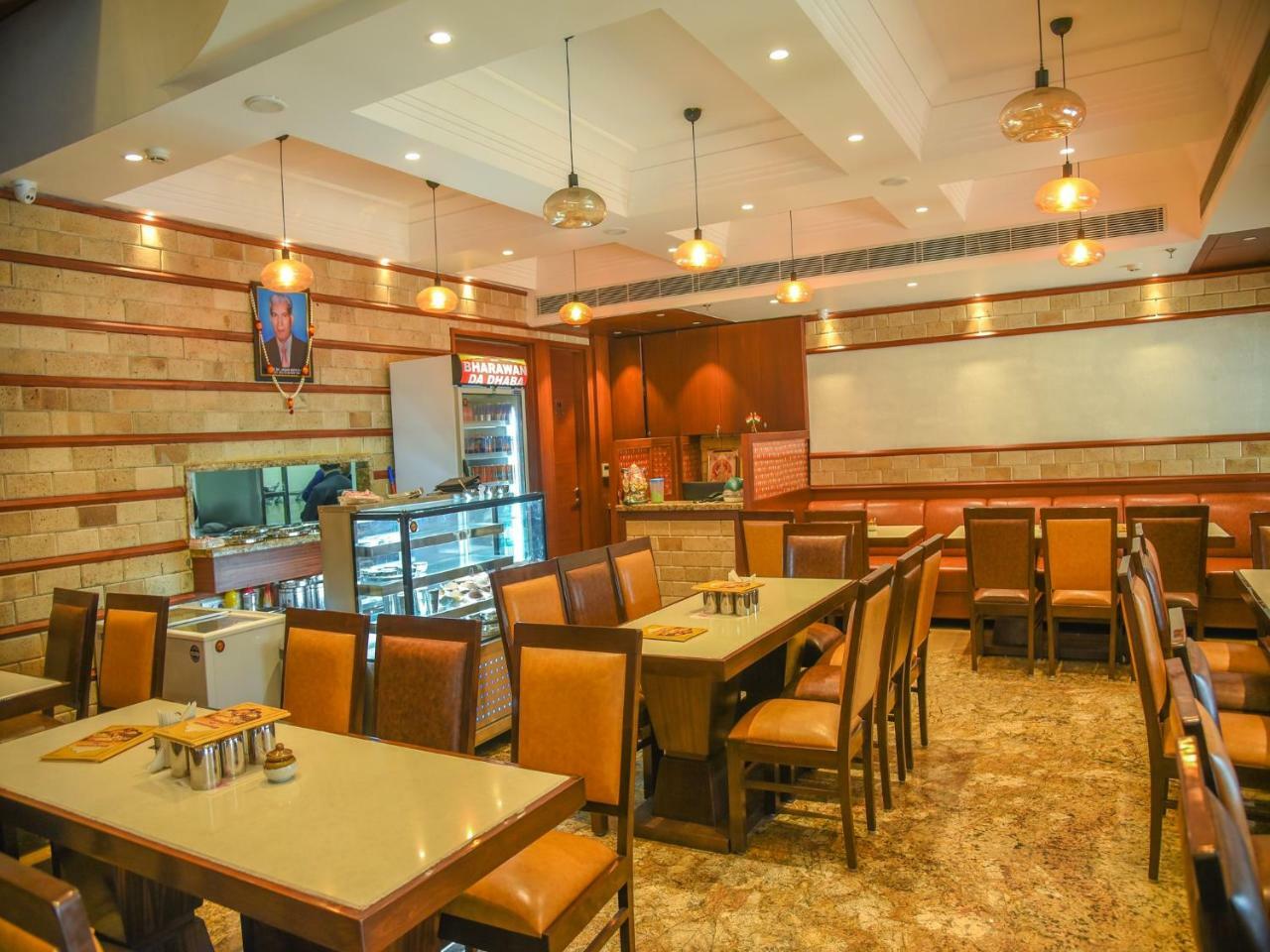 Bharawan Clarks Inn Express Amritsar Buitenkant foto